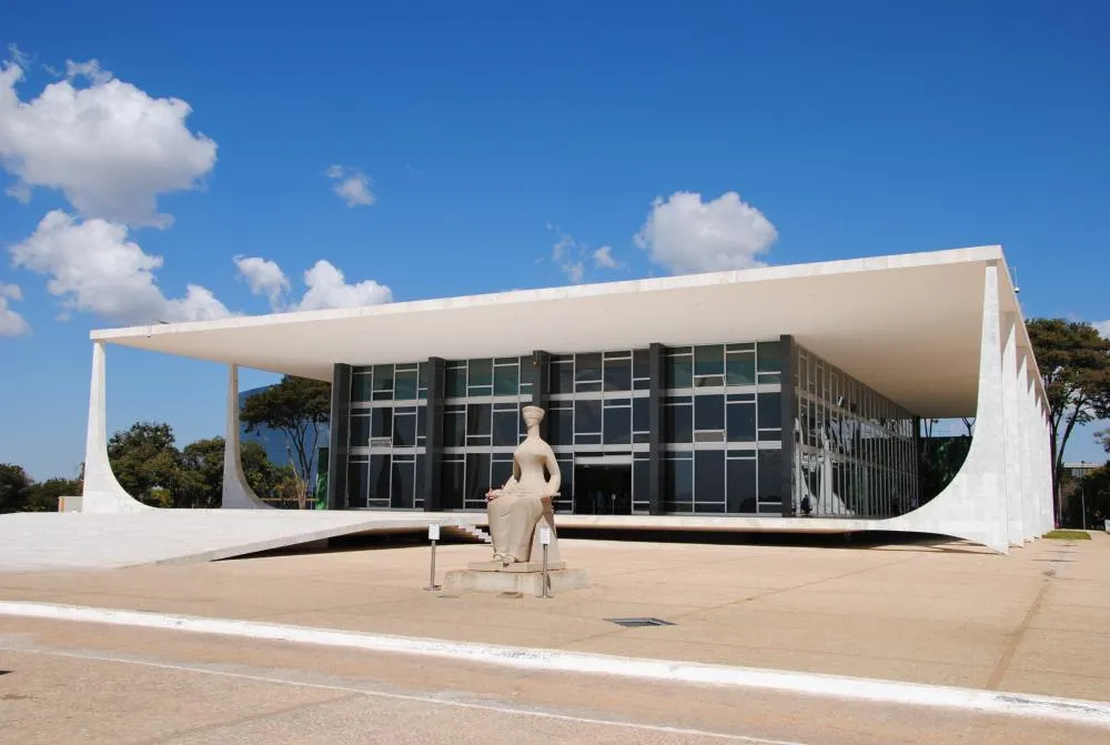 Fachin assume caso envolvendo Moraes e Vorcaro às vésperas de julgamento no STF