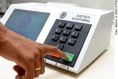 A três semanas da eleição, disputa pelo governo de MT tem cenários divergentes nas pesquisas